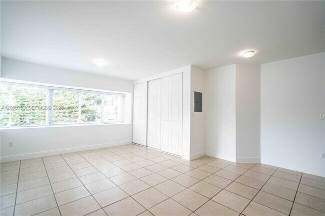Foto del edificio - 6971 Carlyle Ave