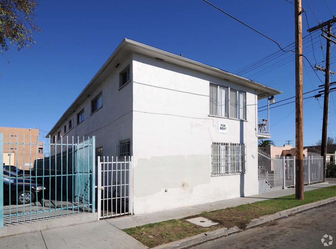 Building Photo - 111 E 109th St