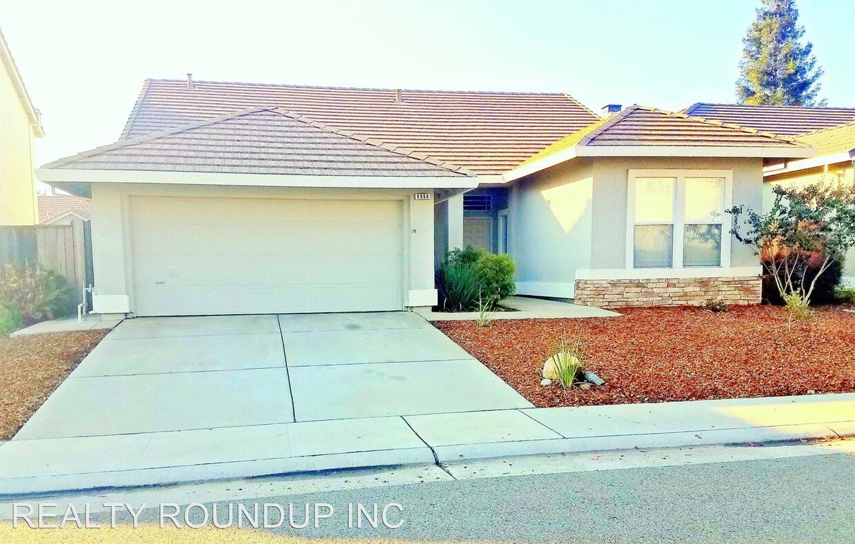 Primary Photo - 3 br, 2 bath House - 8988 Sierra Nevada Way