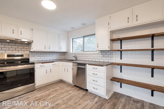 Building Photo - 3 br, 1 bath House - 8806 38th Ave SW