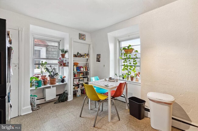 Foto del edificio - 4819 Walton Ave