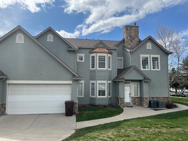 Foto del edificio - 966 Courtyard Ln E