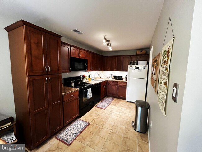 Building Photo - 10673 Spring Oak Ct