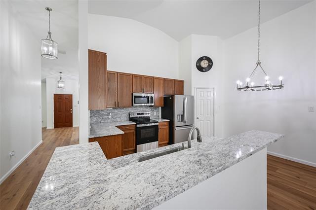 Foto del edificio - 5819 Midnight Ln