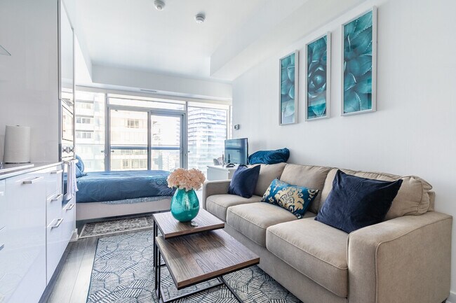 Photo du bâtiment - 3 Bremner Blvd