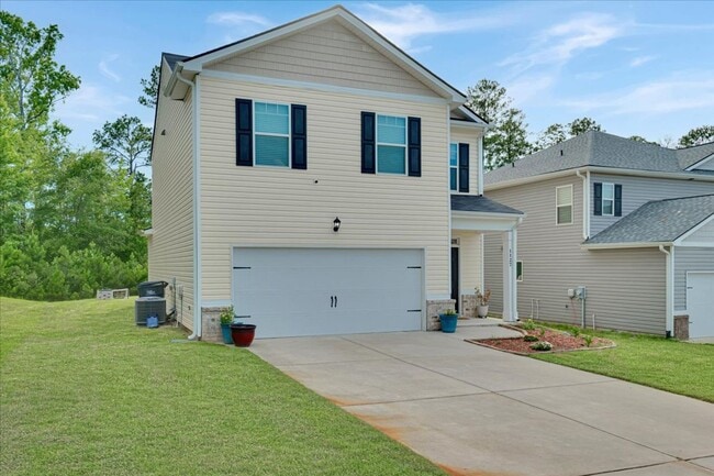 Building Photo - MOVE IN READY