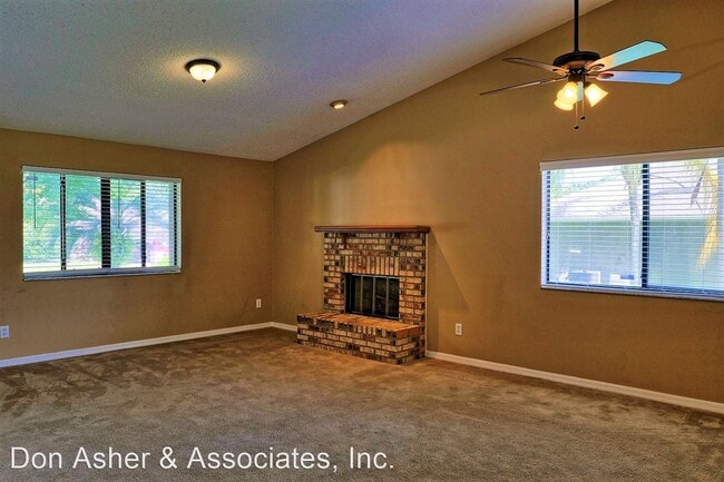 Building Photo - 4 br, 3 bath House - 817 Swaying Palm Dr