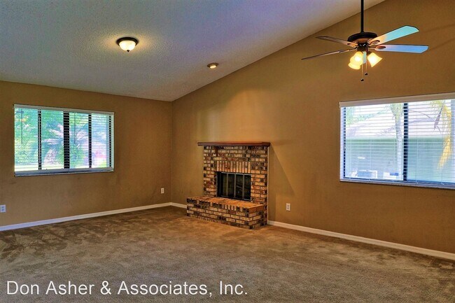 Foto del edificio - 4 br, 3 bath House - 817 Swaying Palm Dr