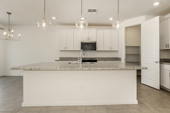 Foto del edificio - 24404 Grove St