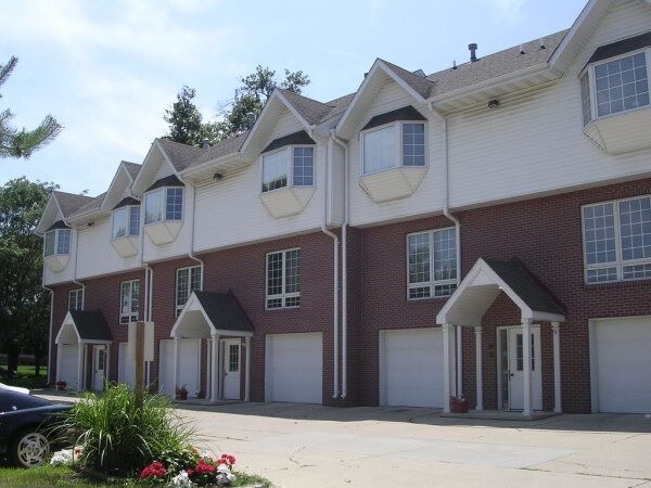 Building Photo - 3215 Grand Ave