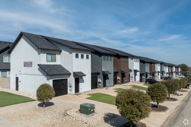 Building Photo - The Point at Forest Hill