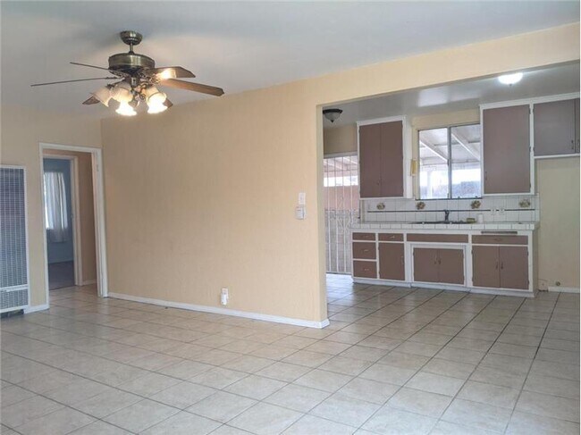 Building Photo - 124 S Barranca Ave