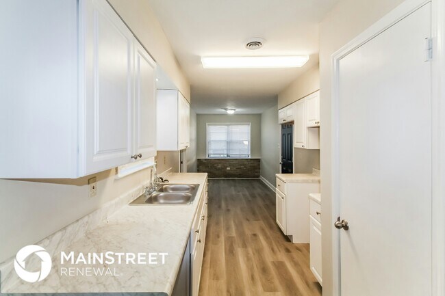 Foto del edificio - 1350 Ryanwood Ave
