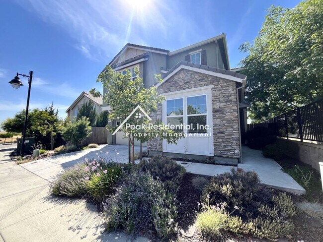 Building Photo - Better than new in Rocklin 4-bedroom home