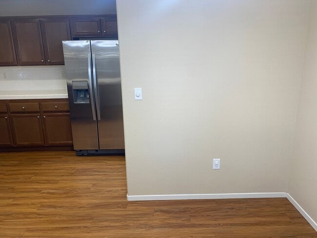 Building Photo - Tulare