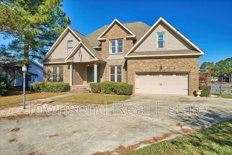 Primary Photo - 695 Cedar Point