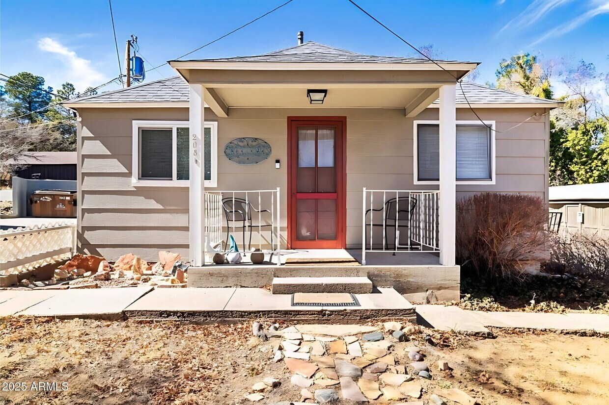 Foto principal - 208 S Summit Ave