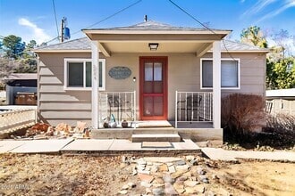 Building Photo - 208 S Summit Ave