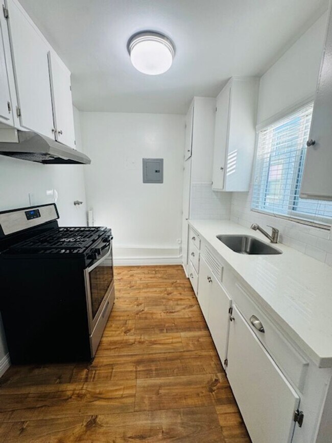 Building Photo - 123
