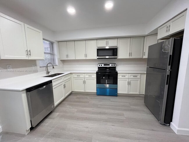 Building Photo - 11461 NW 43rd St