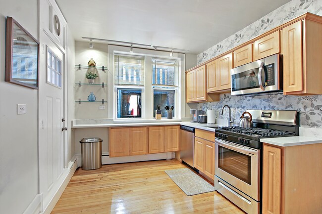 Building Photo - 7008 N Rockwell St