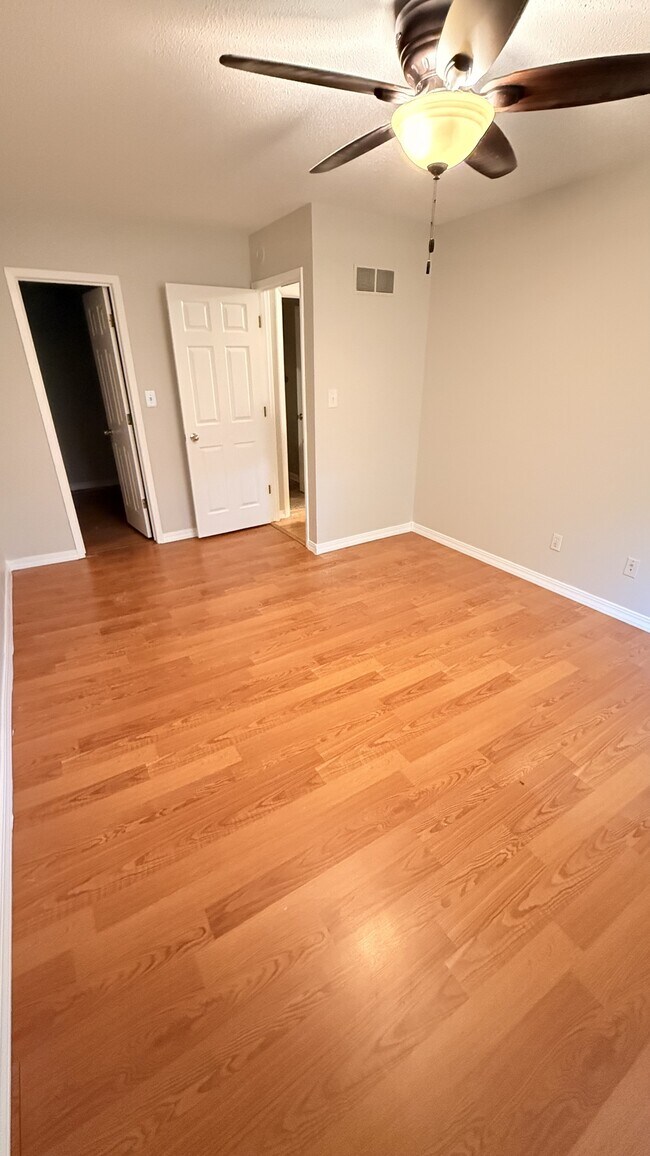 Building Photo - 937 Breezewood Cir