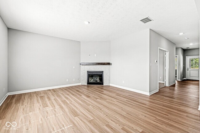 Building Photo - 5043 Maddox Ln