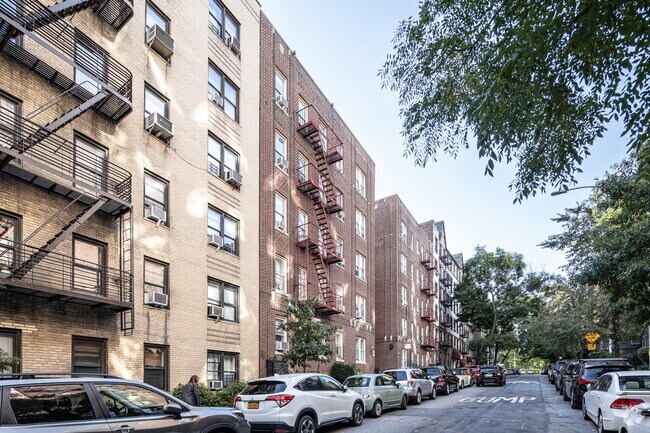 Foto del edificio - 187 Pinehurst Avenue