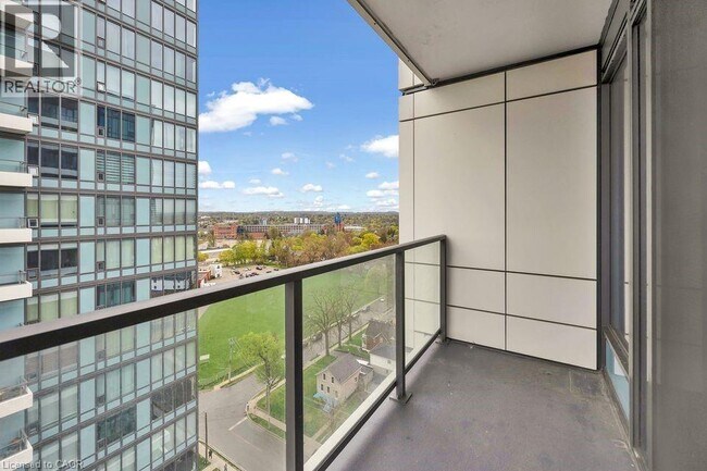 Photo du bâtiment - 5 Wellington St S