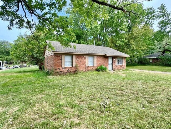Building Photo - 4540 Spring Valley Dr