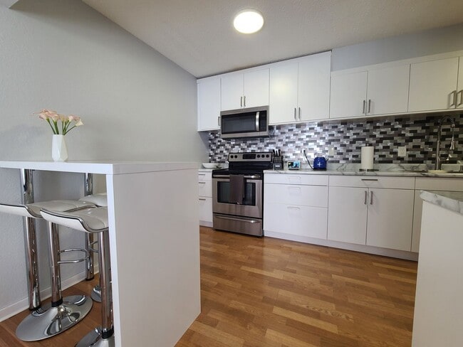 Building Photo - Furnished 2-Bedroom Condo in St. Joseph