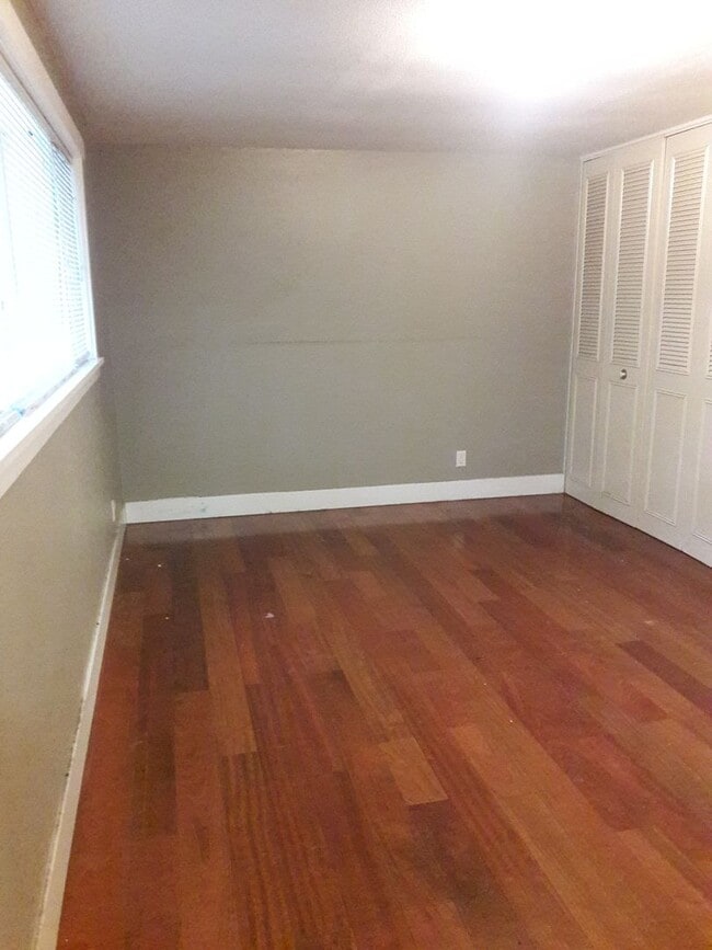 Building Photo - 4 Bedroom 3 Bathroom South Hills home Near...