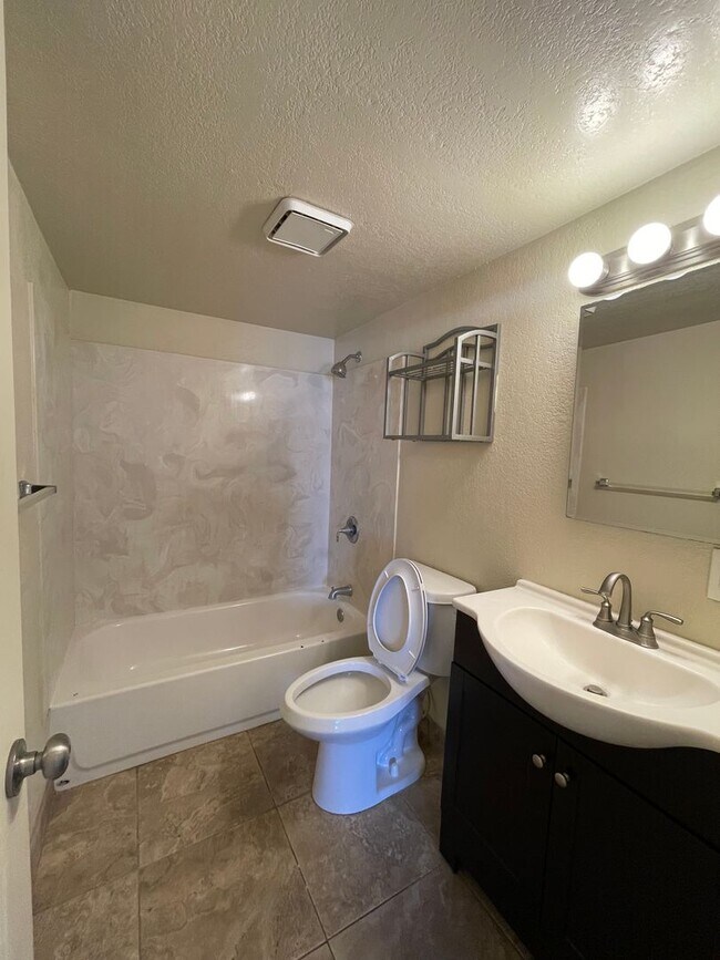 Foto del edificio - Charming 2-Bedroom Duplex!