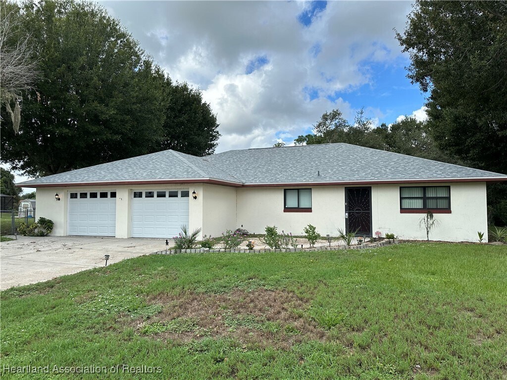 Foto principal - 303 E Waterway Ave NW
