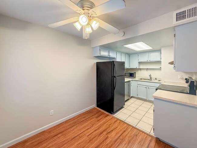 Building Photo - Charming 1BR/1BA with Private Patio in Cit...