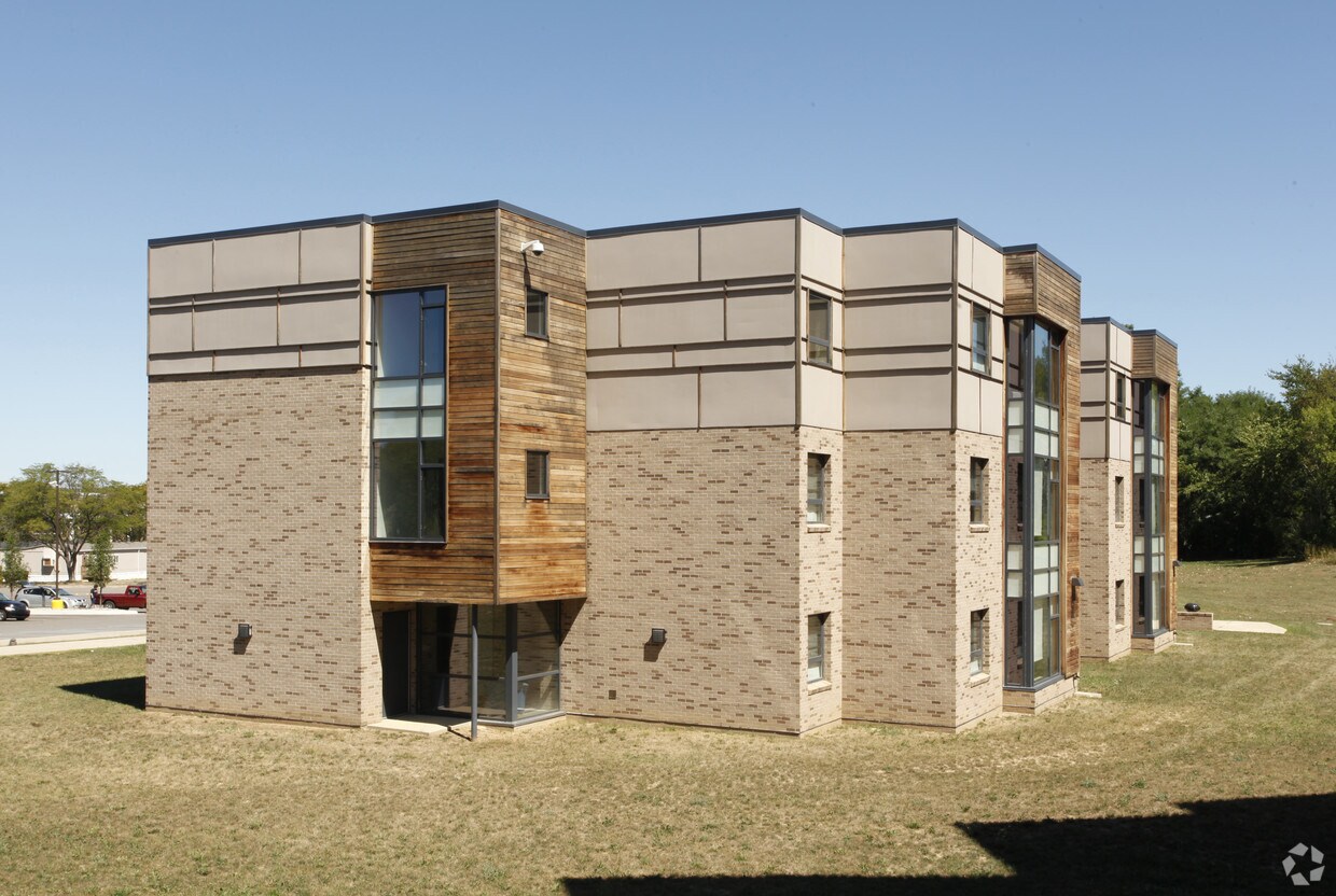 Building Photo - Campus View 1 & 2