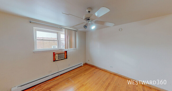 Foto del edificio - 2 Bed / Portage Park / Available March 1st...