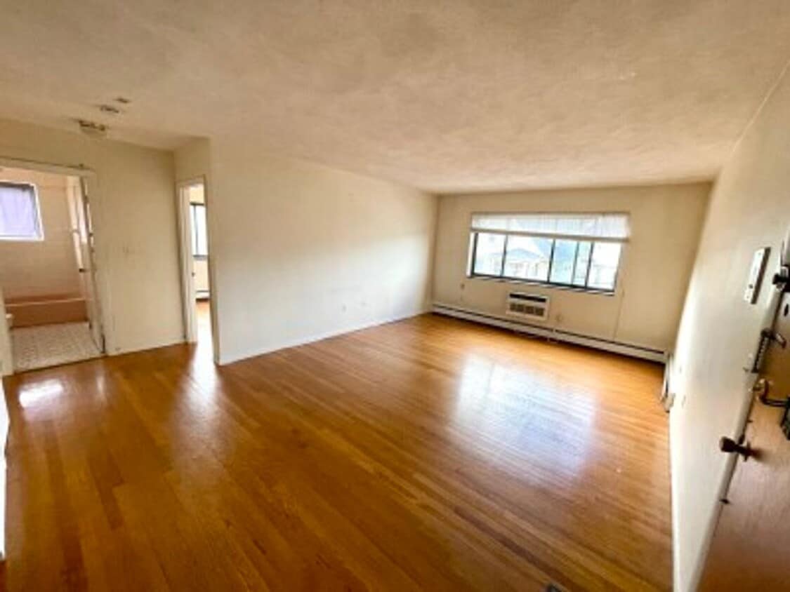 2 Bedroom Apartment in Allston - NO BROKER... - 1 Bedroom Apt - Brighton - NO BROKER FEE
