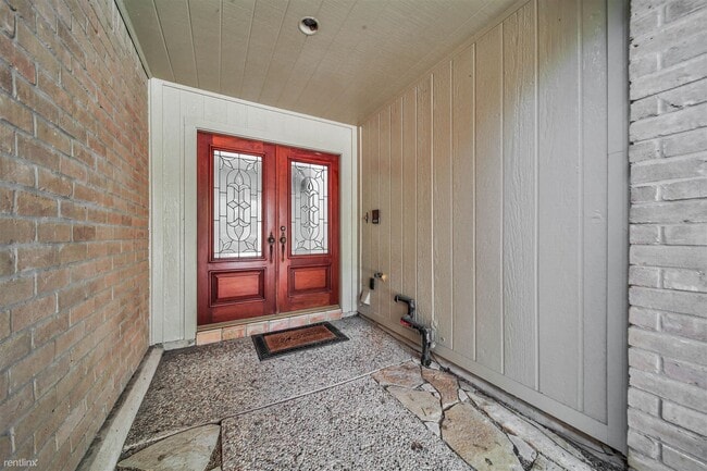Building Photo - 15603 Memorial Dr