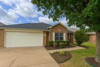 Building Photo - 10420 Devin Ln