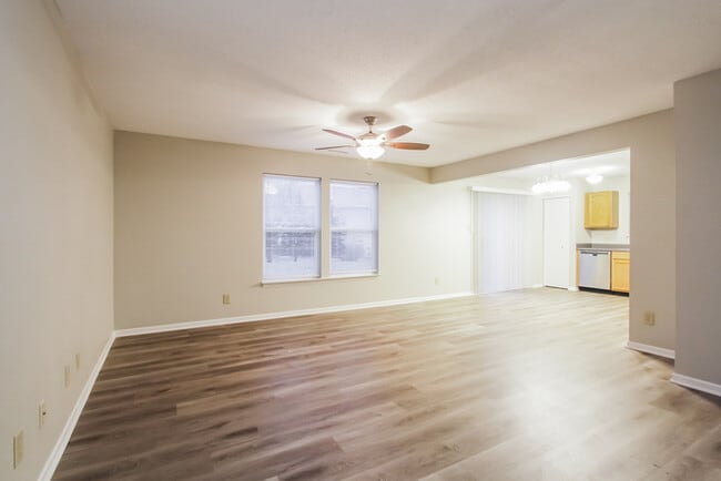 Building Photo - 824 Olmsted Dr