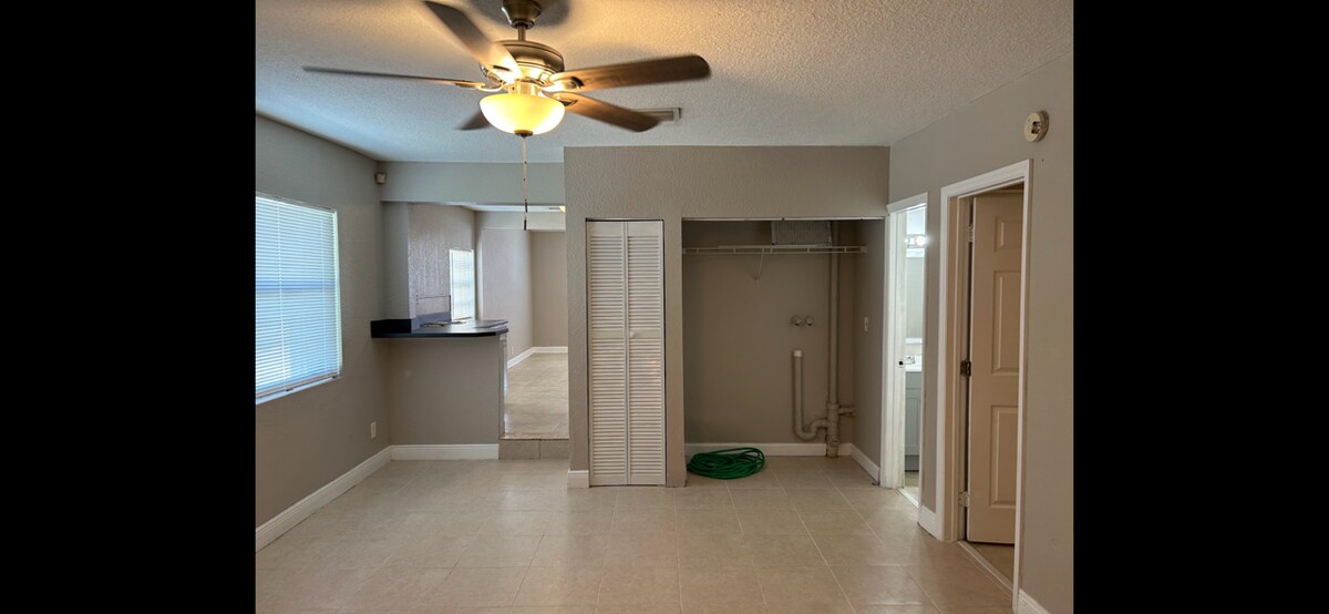 Foto del edificio - 860 NE 35th St