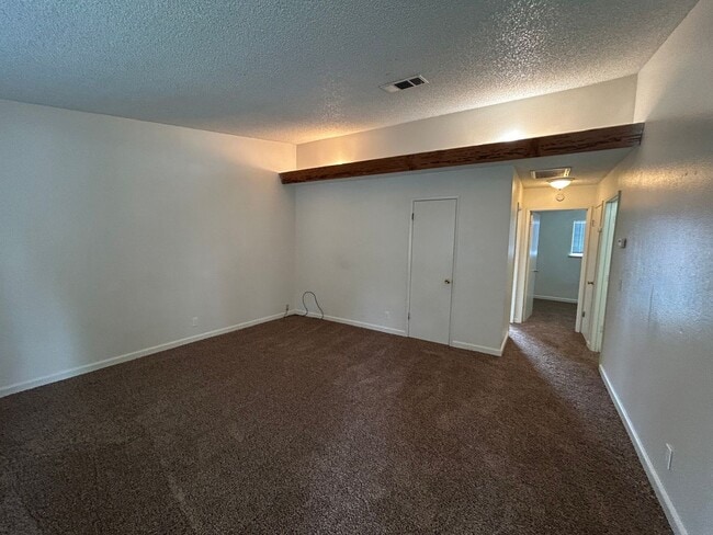 Building Photo - Spacious 2-Bedroom, 1-Bath Apartment in At...