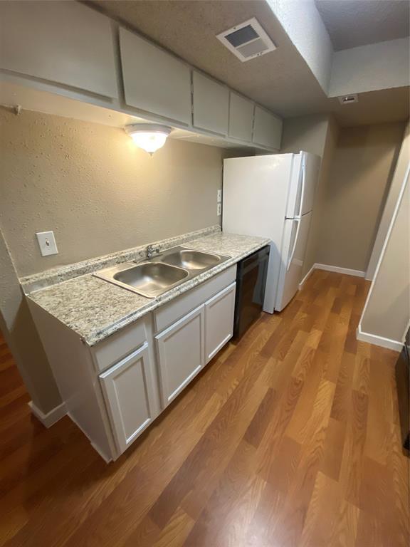 Building Photo - 5652 Birchmont Dr