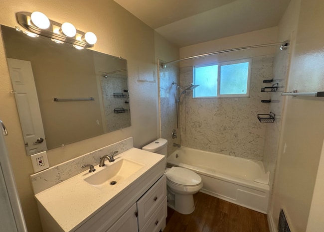 Building Photo - Newly renovated 2 bedroom blocks to river
