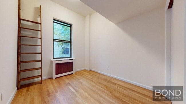 Building Photo - 36 W 73rd St