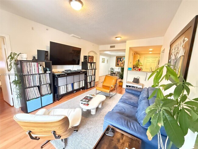 Foto del edificio - 6630 NW 114th Ave