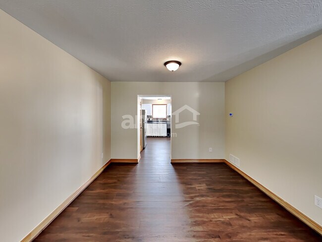 Foto del edificio - 7911 Butterfield Ln