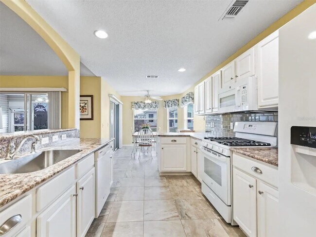 Eat-in-Kitchen - 33132 Grand Cypress Way
