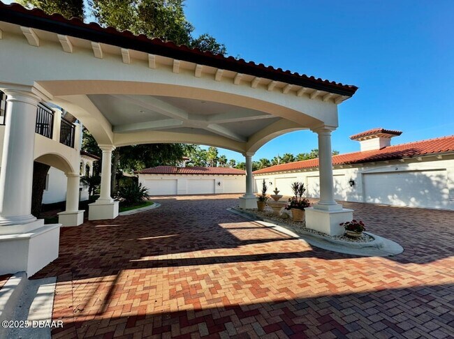 Foto del edificio - 5090 Riverside Dr